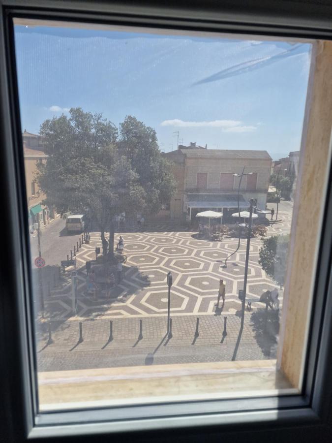 Appartamento Nella Piazza Centrale, Con Terrazza Sant'Antioco Exterior foto